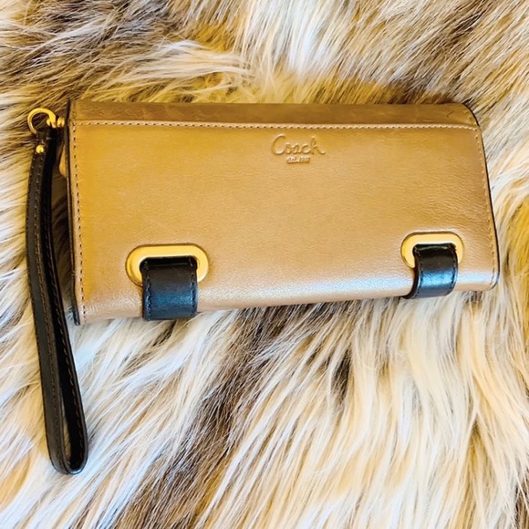 Coach Wristlet Wallet - Picture 4 of 8